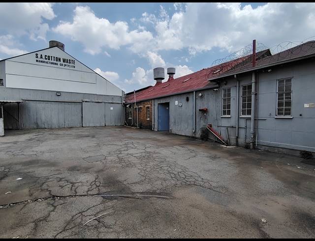1,300M² WAREHOUSE TO LET IN DRIEHOEK